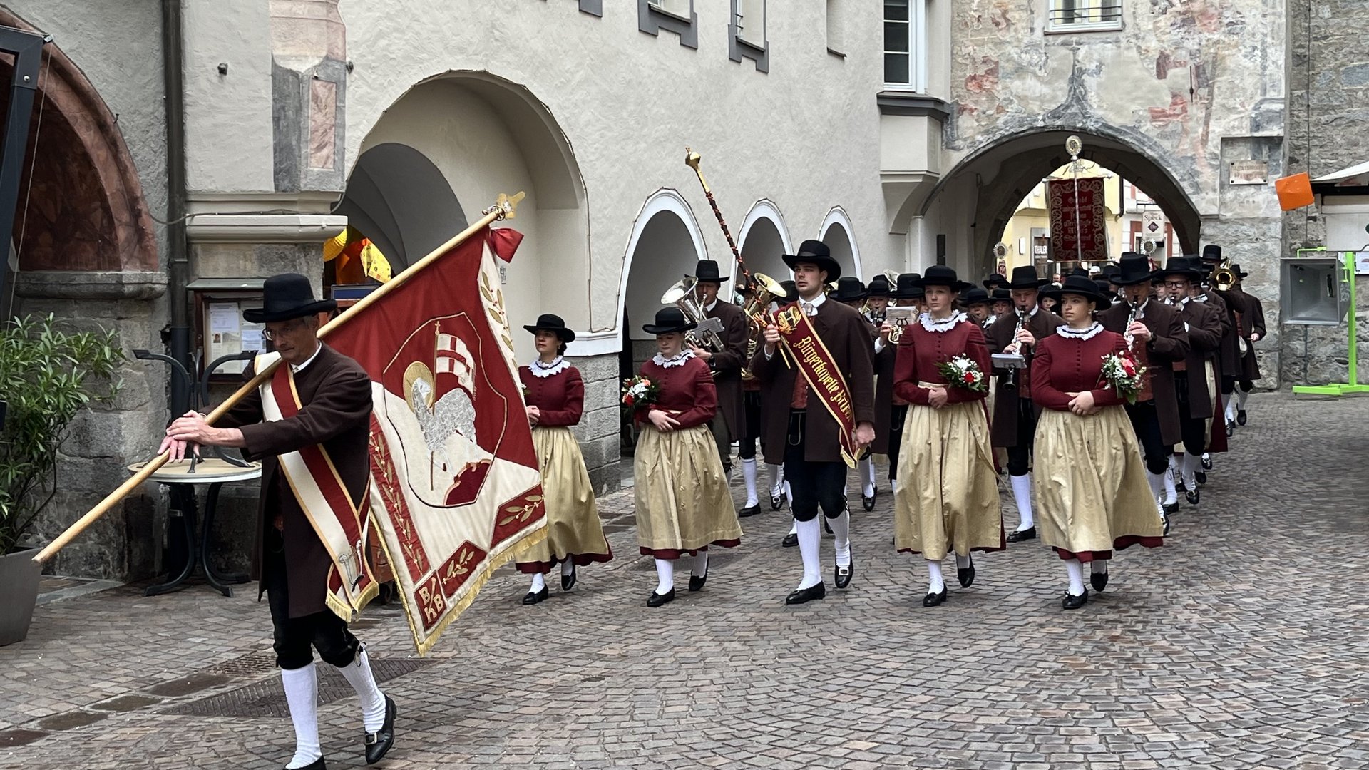 Ein Fest des Glaubens - Brixen feiert die Übertragung der Reliquien der Heiligen Kassian und Vigilius Ein Fest des Glaubens - Brixen feiert die Übertragung der Reliquien der Heiligen Kassian und Vigilius