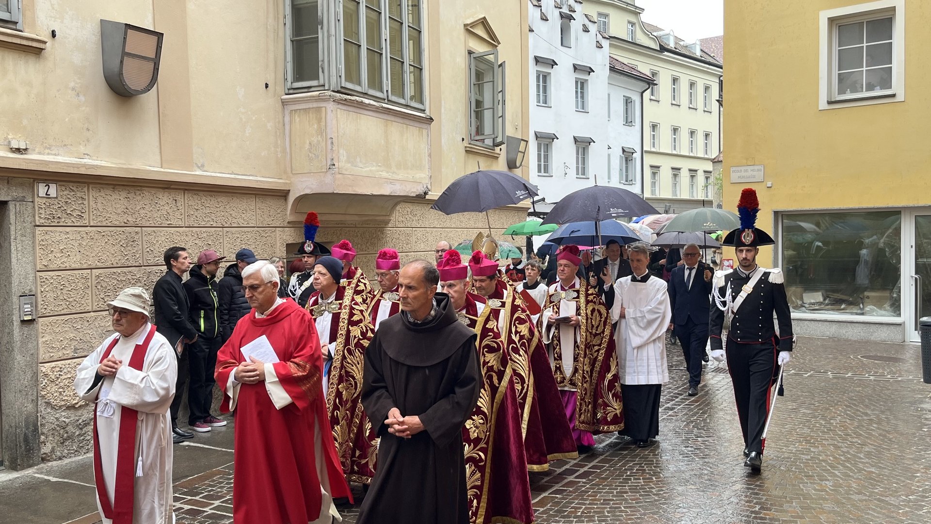 Ein Fest des Glaubens - Brixen feiert die Übertragung der Reliquien der Heiligen Kassian und Vigilius Ein Fest des Glaubens - Brixen feiert die Übertragung der Reliquien der Heiligen Kassian und Vigilius