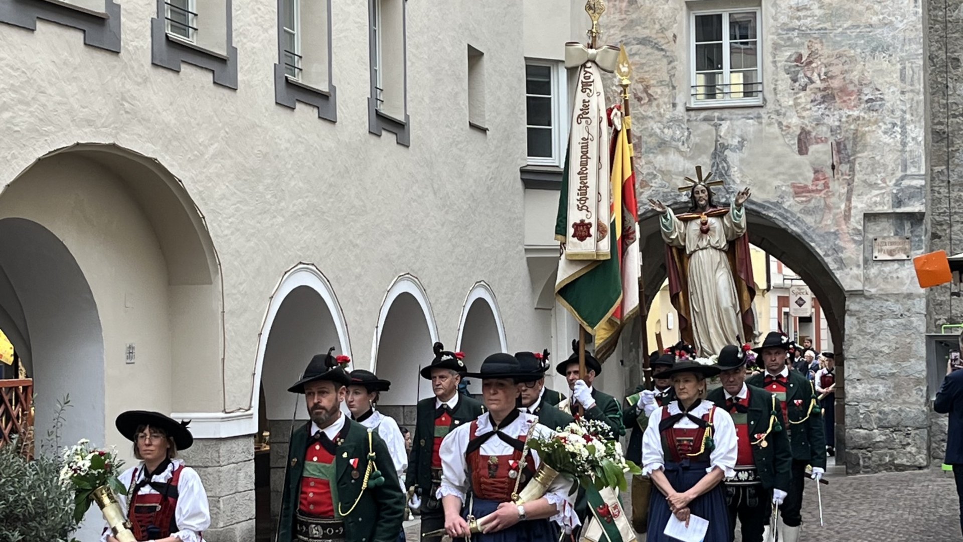 Ein Fest des Glaubens - Brixen feiert die Übertragung der Reliquien der Heiligen Kassian und Vigilius Ein Fest des Glaubens - Brixen feiert die Übertragung der Reliquien der Heiligen Kassian und Vigilius