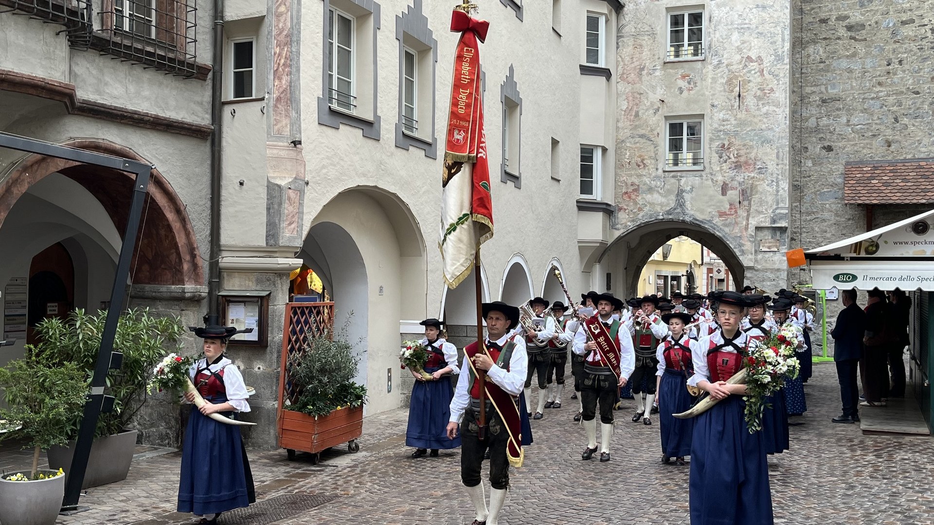 Ein Fest des Glaubens - Brixen feiert die Übertragung der Reliquien der Heiligen Kassian und Vigilius Ein Fest des Glaubens - Brixen feiert die Übertragung der Reliquien der Heiligen Kassian und Vigilius