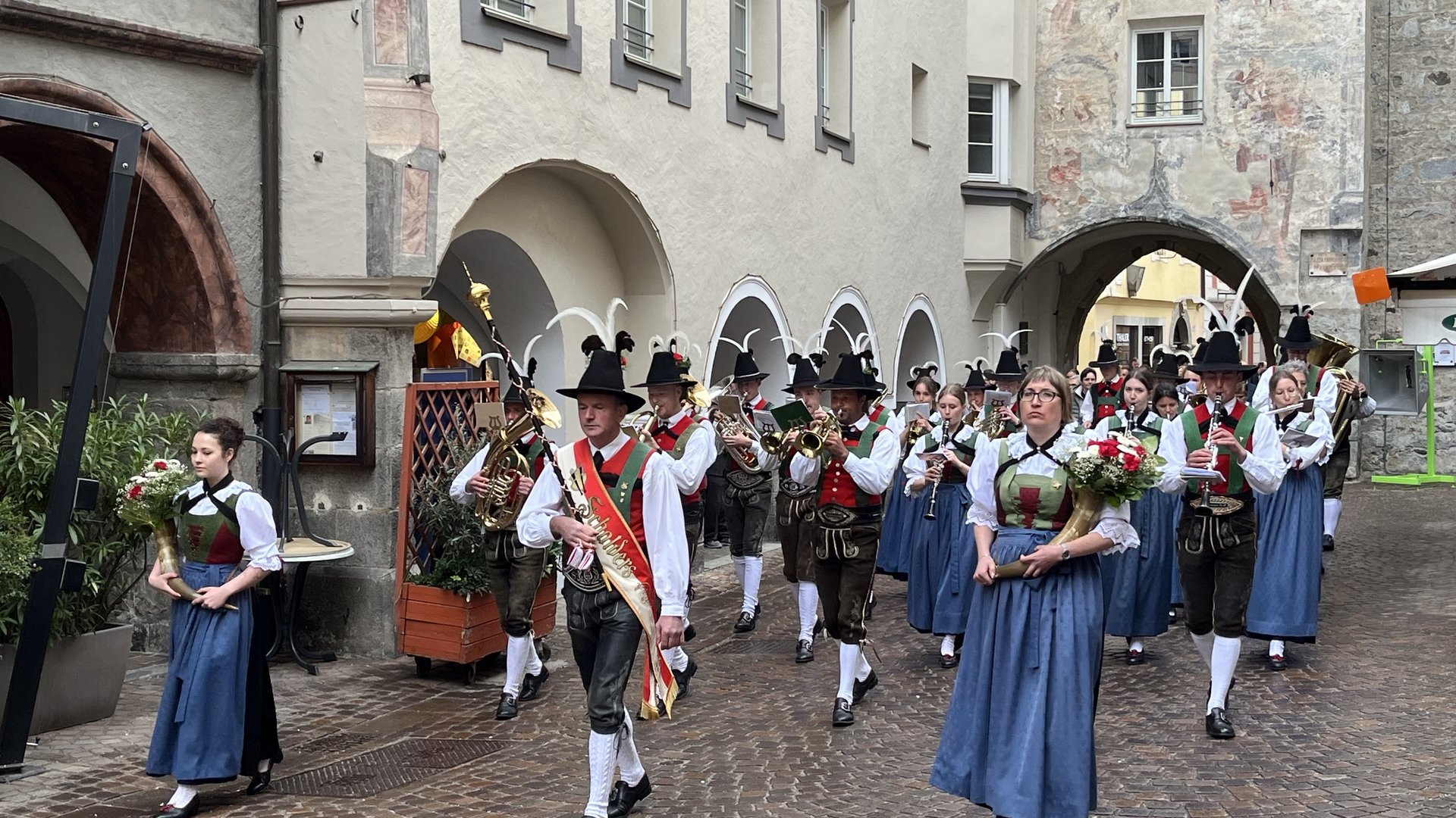 Ein Fest des Glaubens - Brixen feiert die Übertragung der Reliquien der Heiligen Kassian und Vigilius Ein Fest des Glaubens - Brixen feiert die Übertragung der Reliquien der Heiligen Kassian und Vigilius