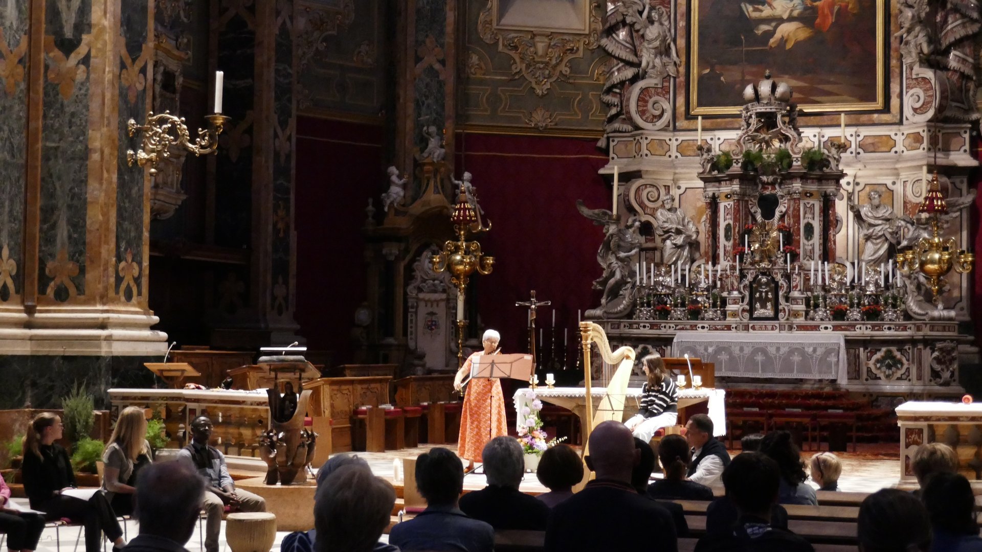 Glaubenszeugnisse, Begegnungen und Austausch im Zeichen des Mottos „MUTeinander“ im Brixner Dom Glaubenszeugnisse, Begegnungen und Austausch im Zeichen des Mottos „MUTeinander“ im Brixner Dom