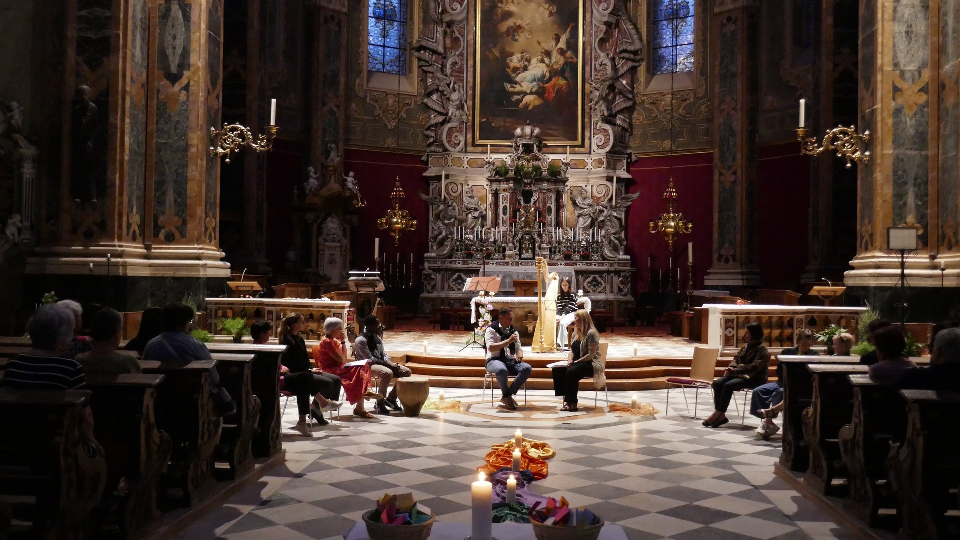 Glaubenszeugnisse, Begegnungen und Austausch im Zeichen des Mottos „MUTeinander“ im Brixner Dom Glaubenszeugnisse, Begegnungen und Austausch im Zeichen des Mottos „MUTeinander“ im Brixner Dom