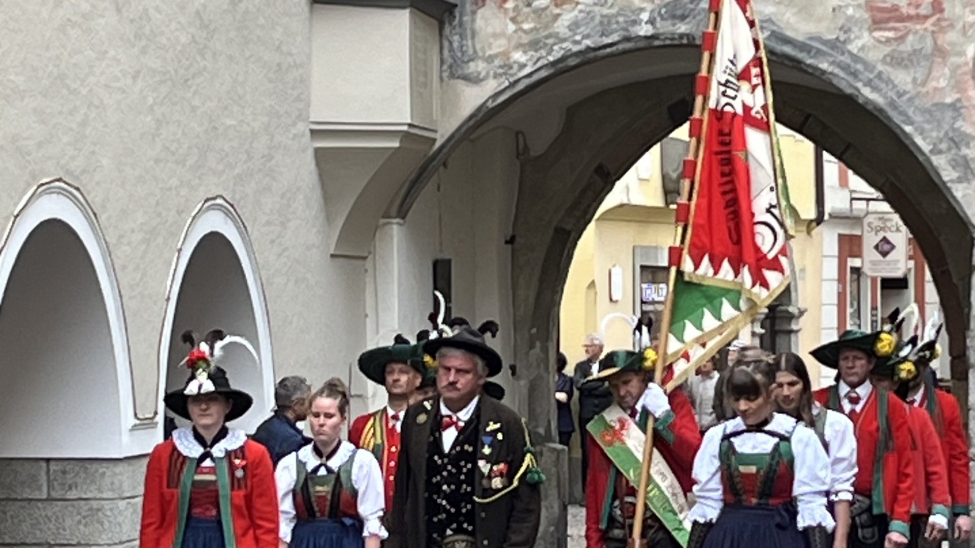 Ein Fest des Glaubens - Brixen feiert die Übertragung der Reliquien der Heiligen Kassian und Vigilius Ein Fest des Glaubens - Brixen feiert die Übertragung der Reliquien der Heiligen Kassian und Vigilius